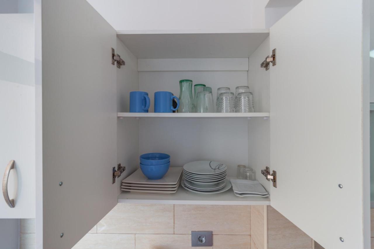 Spacious In A Residential Area Apartamento